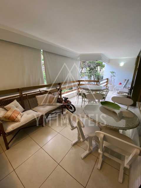 2208_G1728999453