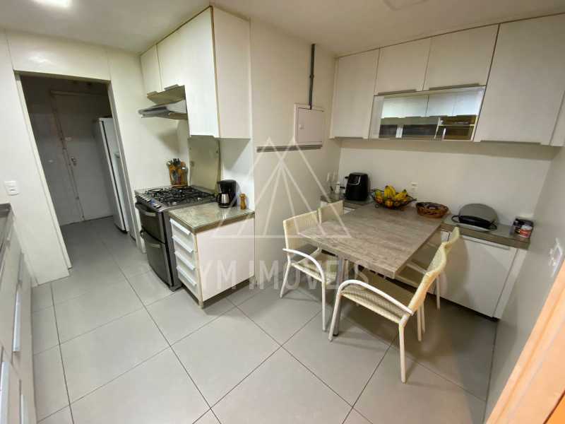 2208_G1728999463